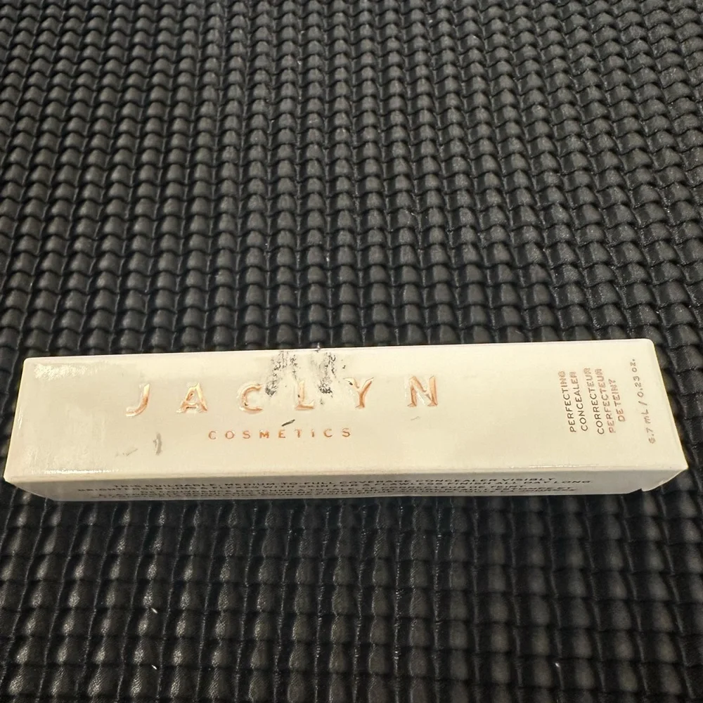 🆕Jaclyn Cosmetics Perfecting Concealer